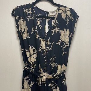 NWT Sienna Sky Midi Dress Navy with Cream Floral, great details, Sz M